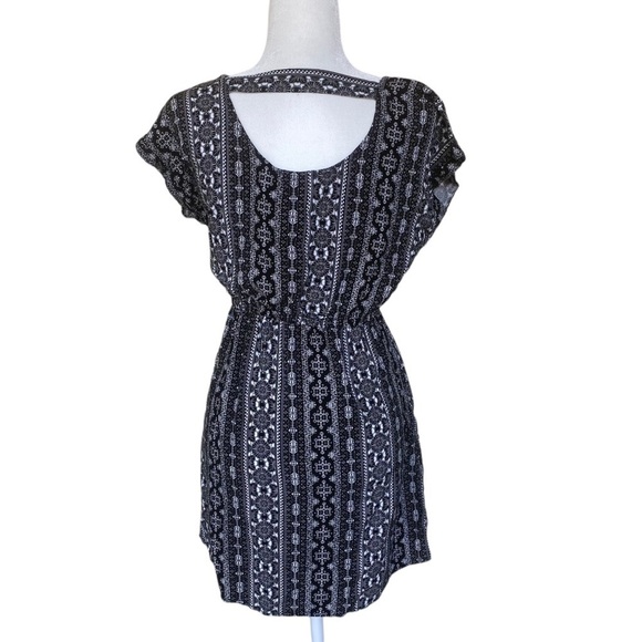 Pink Republic Skater Dress Sz Small Black White Geometric Bar‎ Back Rayon Casual - Picture 5 of 13